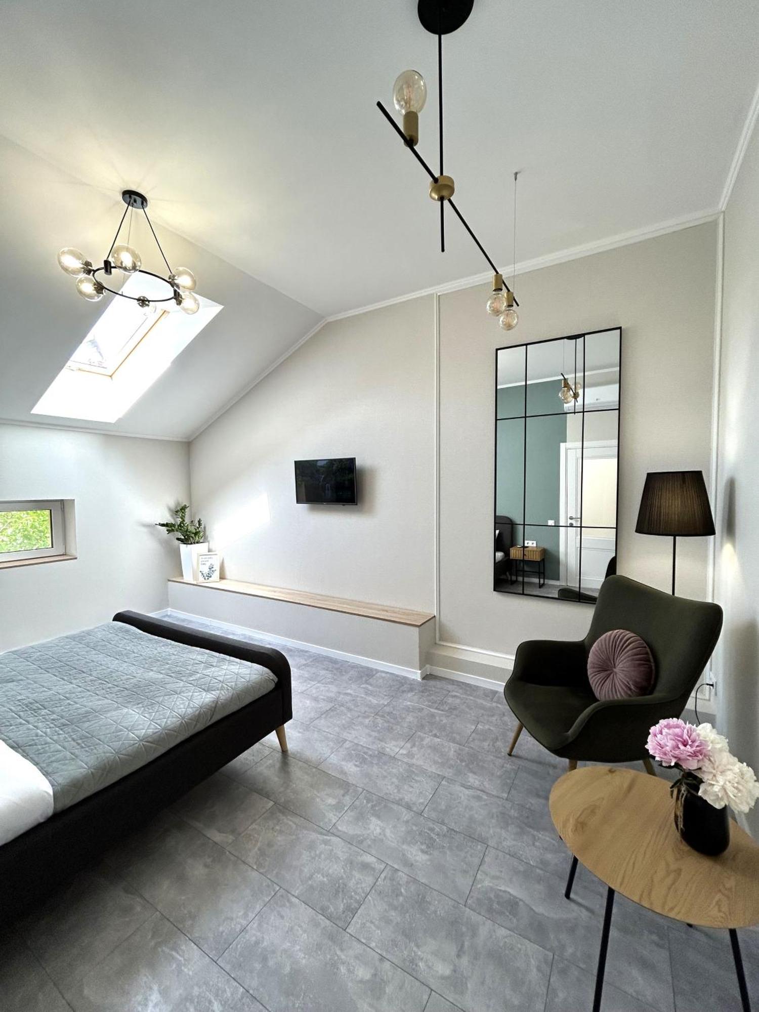 Modern Apartment, 5Mins To Rynok Square Liov Exterior foto